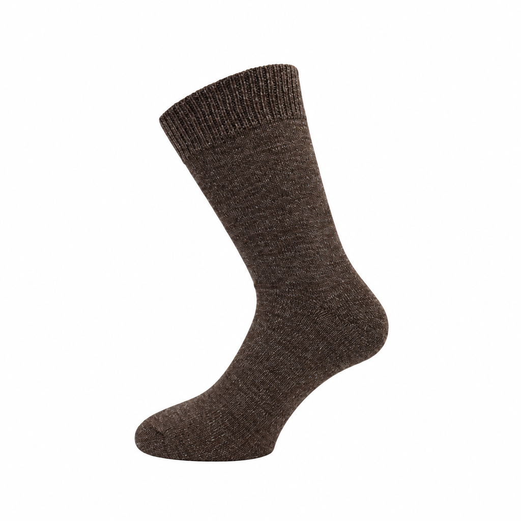 Braune Socke auf weißem Hintergrund