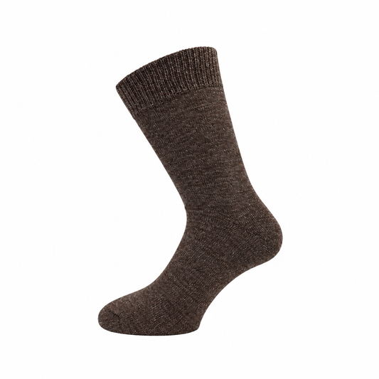 Braune Socke auf weißem Hintergrund